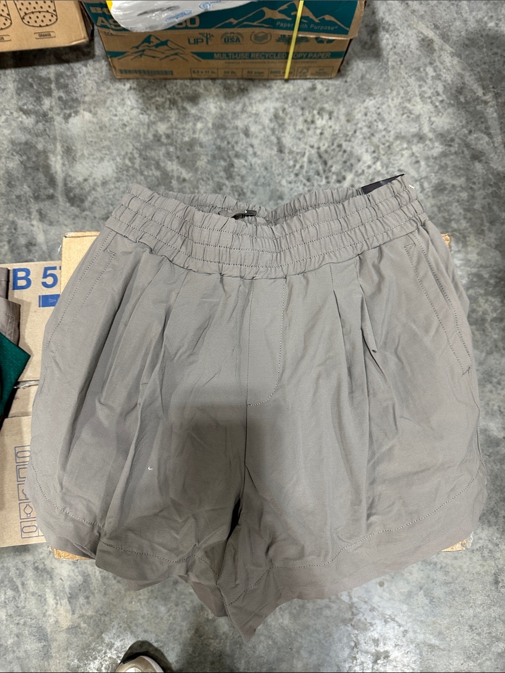 CALIA by Carrie Underwood Gray High-Waist Pleated Elastic Shorts